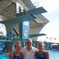 Sarah (l) with coach Andy Banks and diving partner Tonia Couch