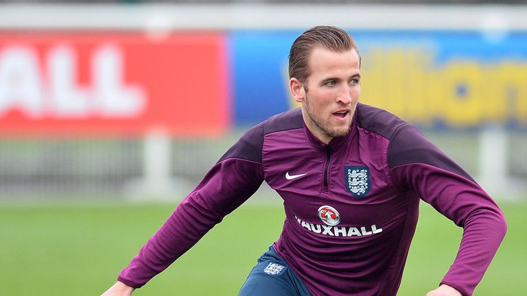 roy hodgson confirms harry kane will make england debut