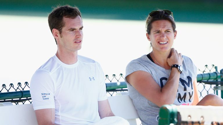 Amelie Mauresmo (R) entrenó a Andy Murray durante dos años. Ganó siete títulos pero no pudo agregar a sus dos mayores