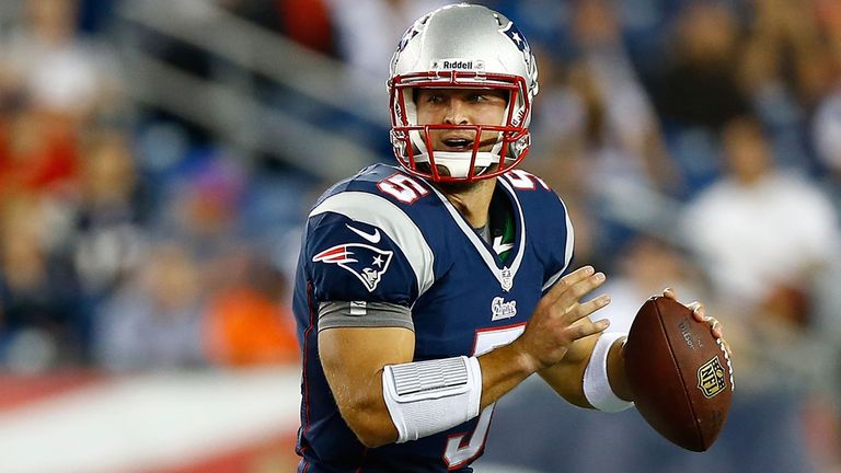 Tebow signs with Patriots