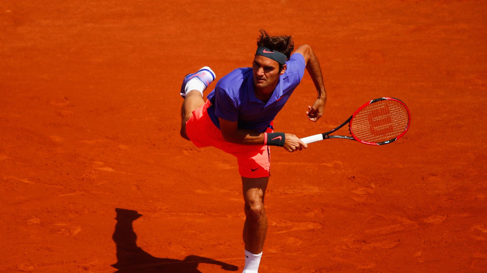 Roger Federer wins French Open first round match in straight sets ...