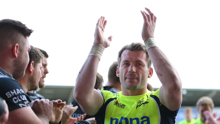 Mark Cueto leaves the field following his final home match