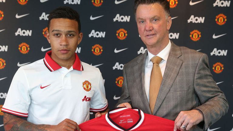 Van Gaal must gel together new signings, such as Depay, says Cascarino