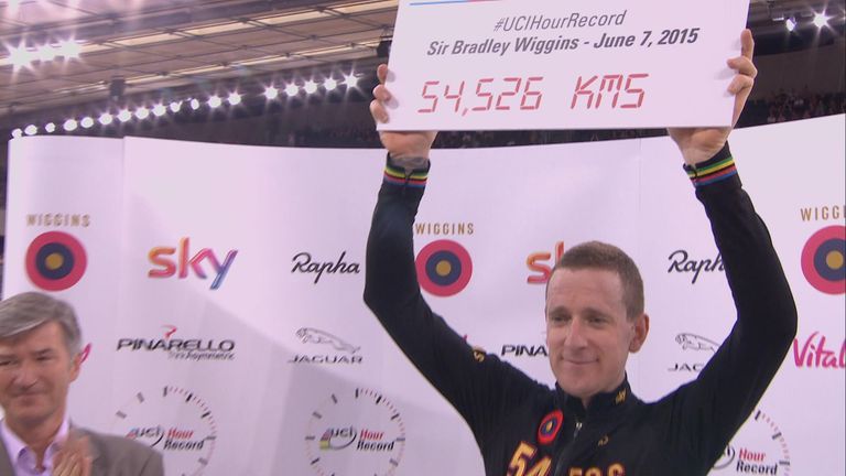 Wiggins celebrates the world hour record in London