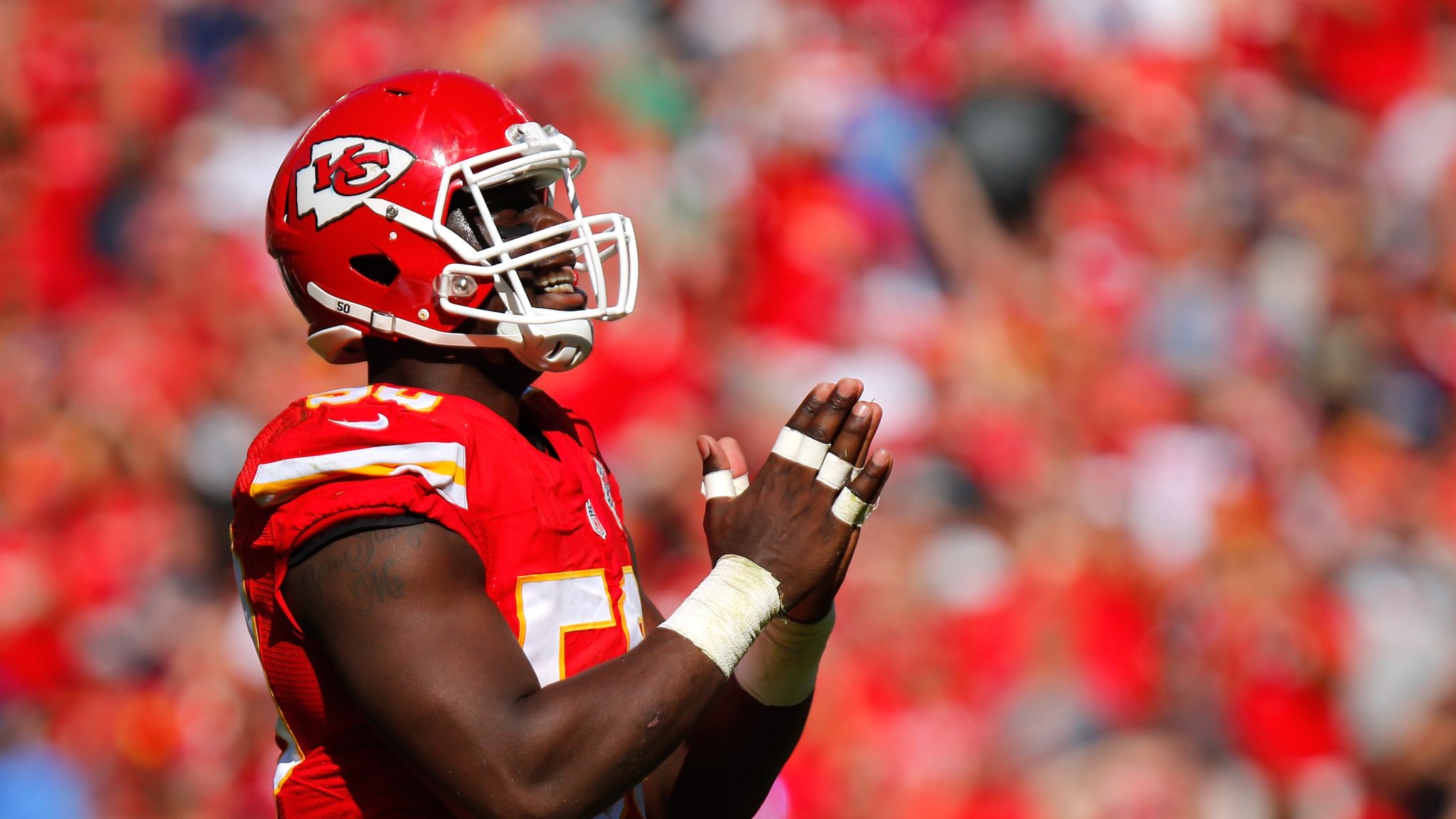 Justin Houston: Kansas City Chiefs sign linebacker to record