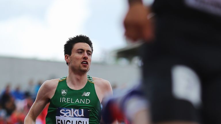 English says the 800m is not a race "where you can stop and start and hope to still run fast". 