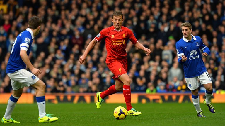 Can Deulofeu (right) find a way to unlock the Liverpool defence?