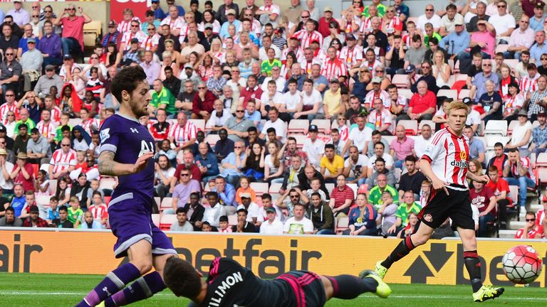 Ryan Mason beat goalkeeper Costel Pantilimon to score the winner