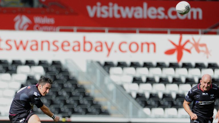 Sam Davies kicks one of six penalties against Munster