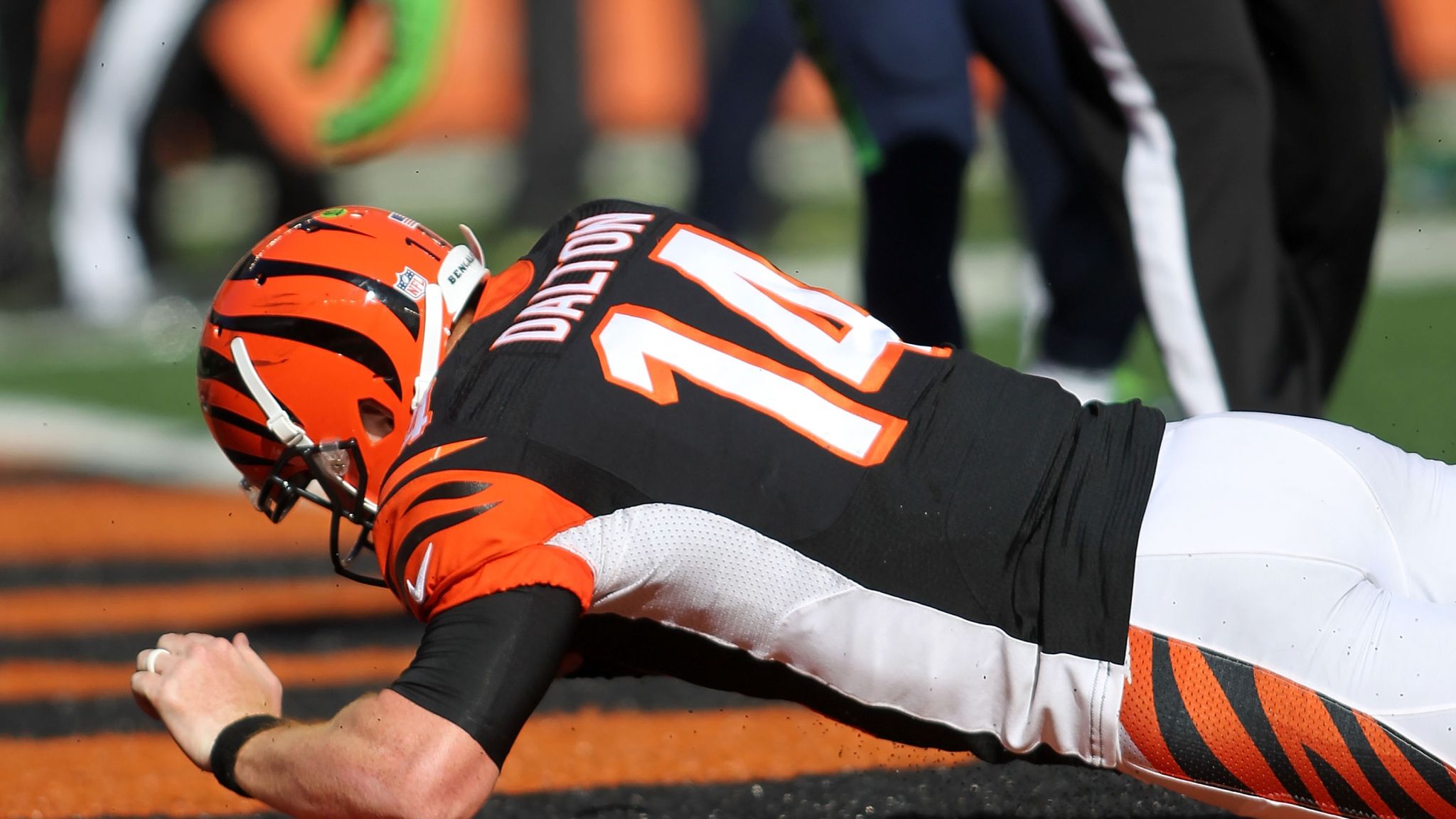 Cincinnati Bengals quarterback Andy Dalton (14) warms up before an