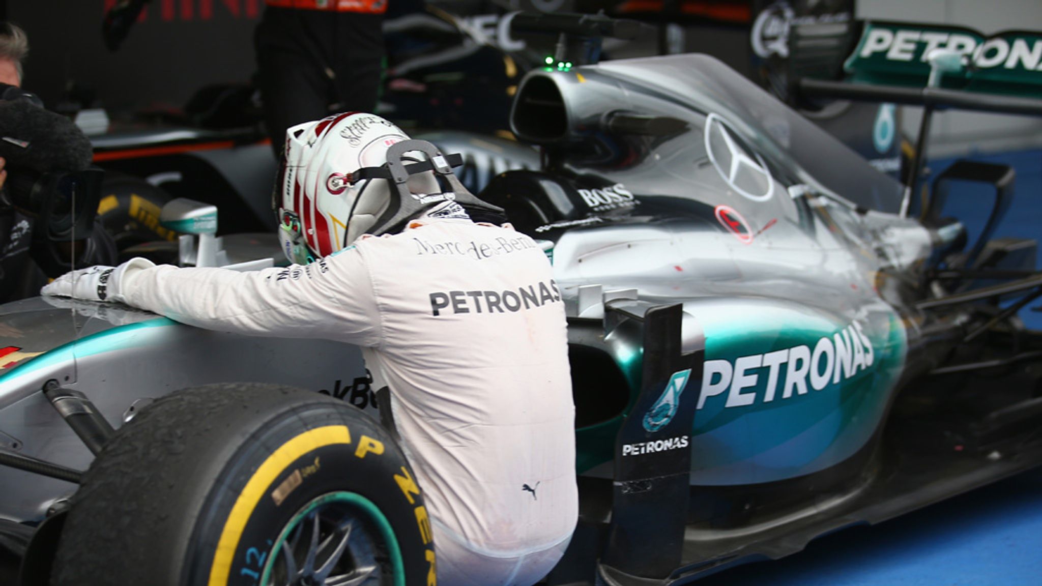 Lewis Hamilton & Mercedes officially crowned 2015 world champions