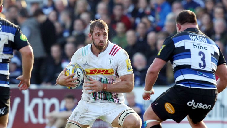Harlequins Chris Robshaw is confronted by Bath's David Wilson 