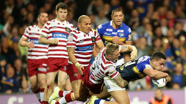 Josh Walters scored the winning try as Leeds beat Wigan 22-20 in the 2015 Super League Grand Final