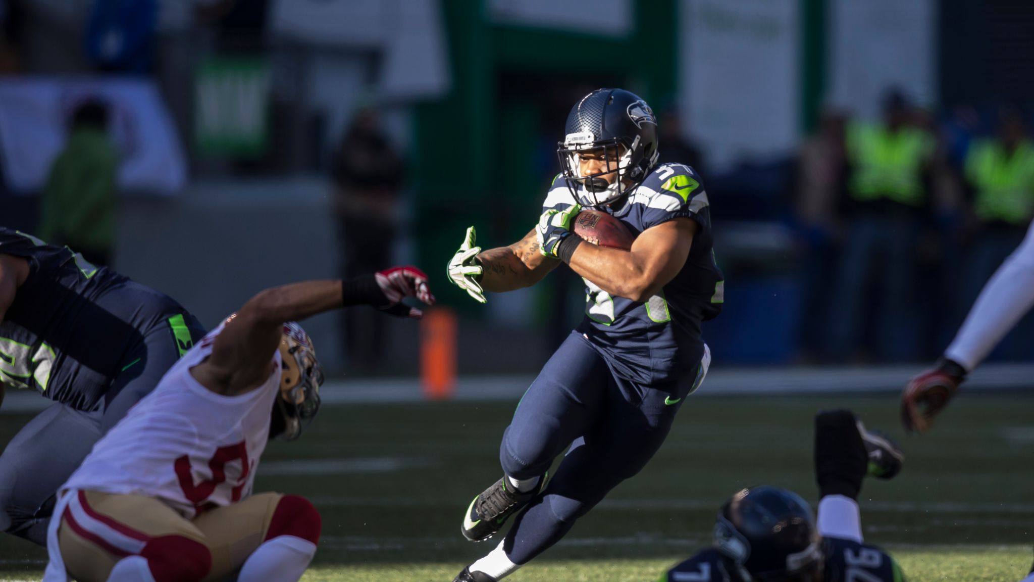 Seattle's Thomas Rawls Shows Up Viking's Adrian Peterson 