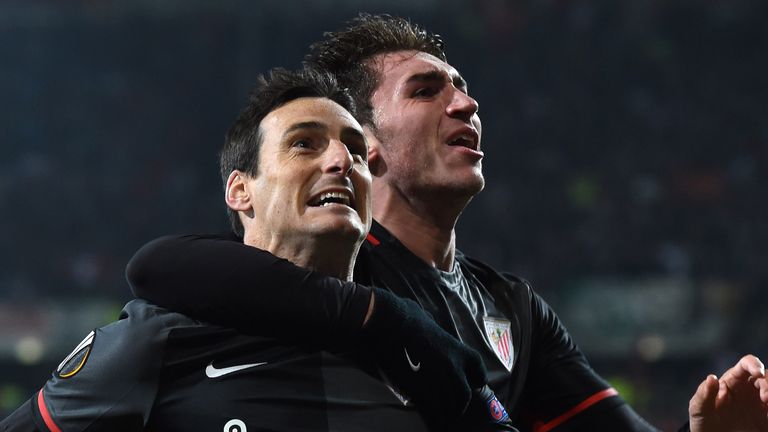 Bilbao's striker Aritz Aduriz (L) scored for Bilbao at the Mestalla