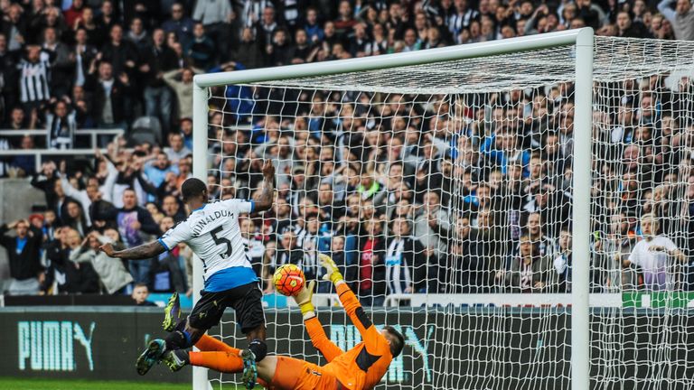 Butland somehow denies Newcastle's Georginio Wijnaldum