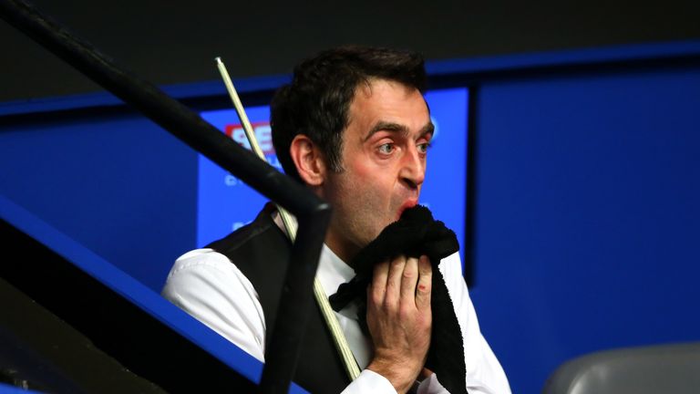 Ronnie O'Sullivan wants snooker to try and replicate the atmosphere at darts