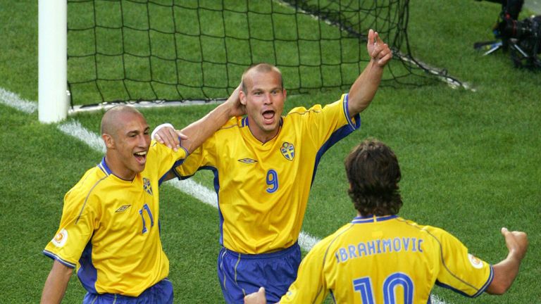Freddie Ljungberg (C) celebrates with Henrik Larsson (L) and Ibrahimovic at Euro 2004
