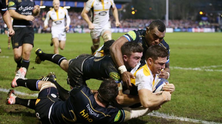Jimmy Gopperth of Wasps holds off the Bath defence to score 