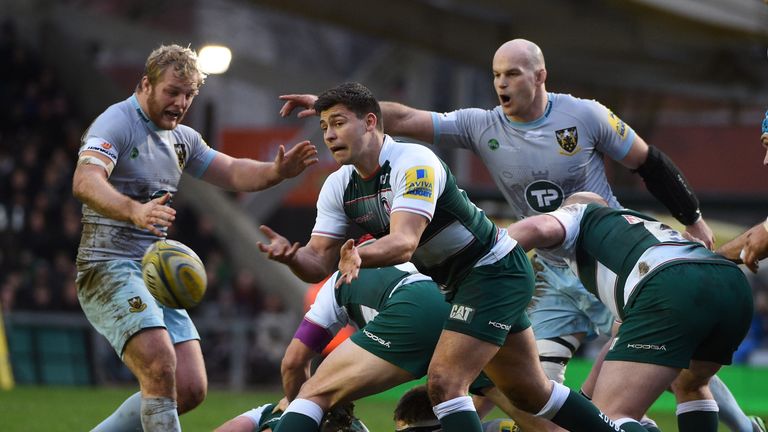  Leicester's Ben Youngs feeds his back line