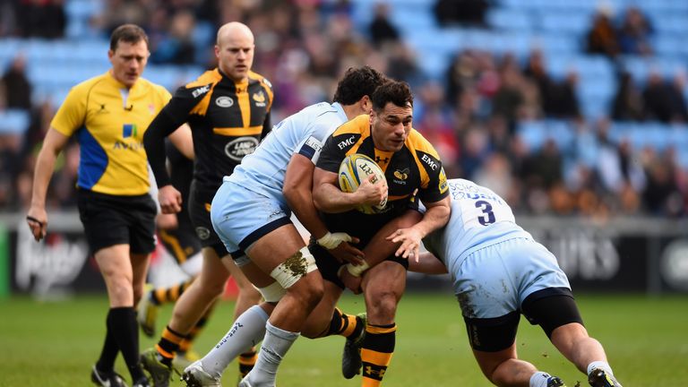 George Smith of Wasps is tackled by Nick Schonert of Worcester