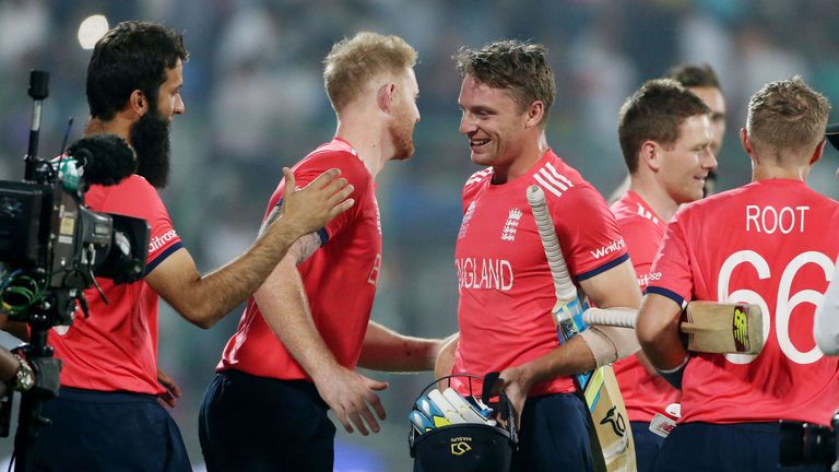 England players celebrate after defeating New Zealand 