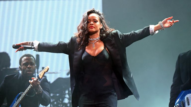 Rihanna realizará el espectáculo de medio tiempo en el Super Bowl de este año