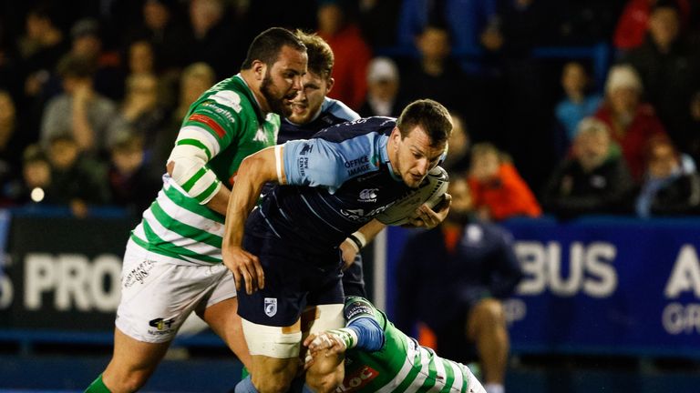 Sam Warburton is tackled by Marco Barbini