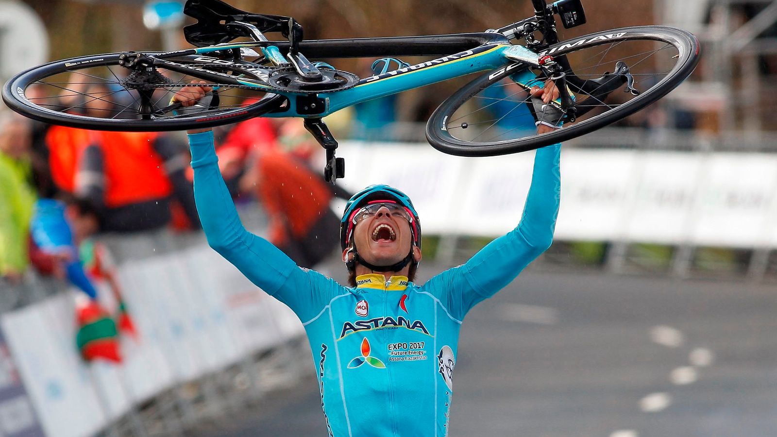 Sergio Henao takes Tour of the Basque Country lead on stage five