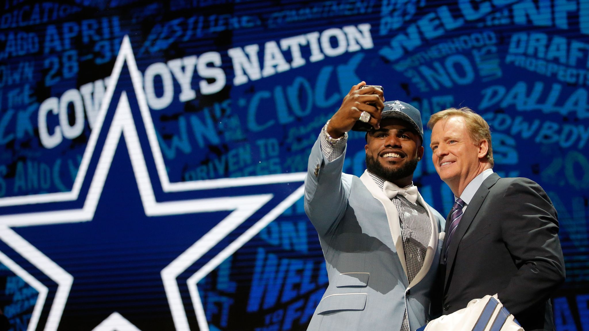 Poll: Should the Dallas Cowboys restructure Ezekiel Elliott's contract? -  Blogging The Boys