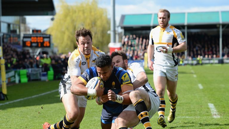 Cooper Vuna goes over for Worcester