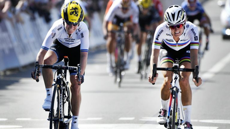 Armitstead (right) defeated Emma Johansson in a photo finish