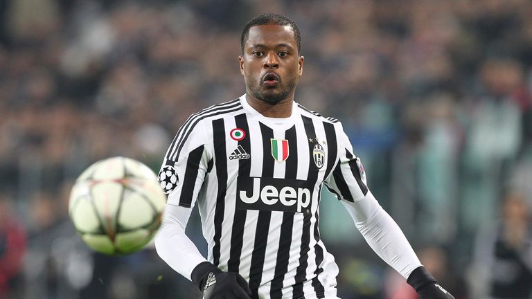 Evra también pasó un tiempo en Italia con la Juventus y se incluye en el lateral izquierdo