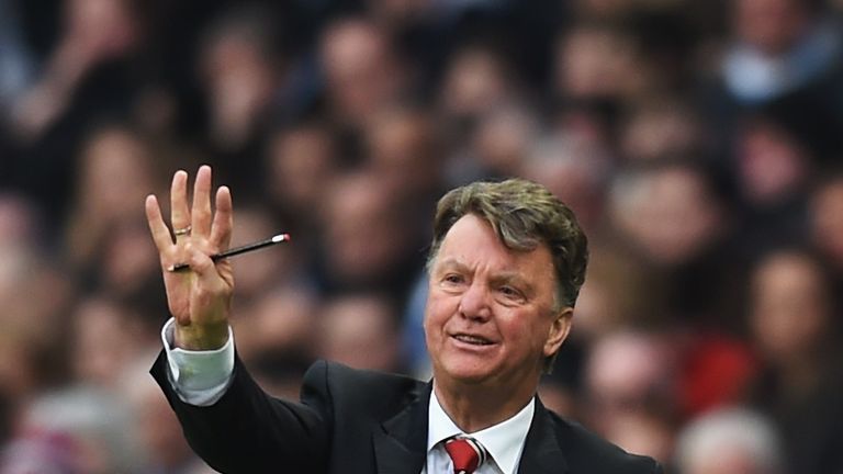 Louis van Gaal gives instructions