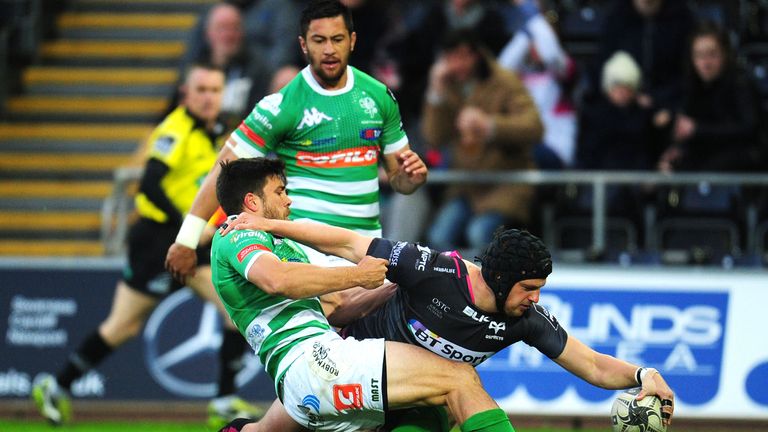 Dan Evans scores the Ospreys' first try against Treviso