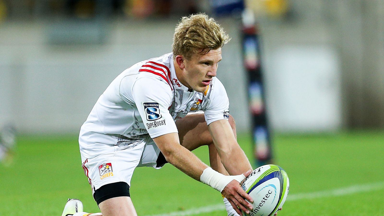 Damian McKenzie commits to Chiefs with new two-year deal ...