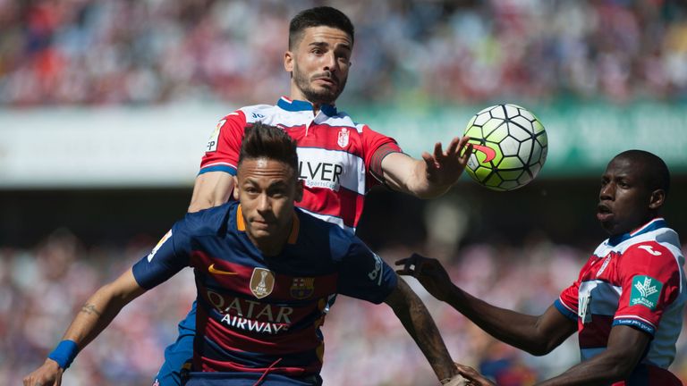 Neymar vies with Granada's midfielder Fran Rico (L top) and defender Jean Sylvain Babin (R)