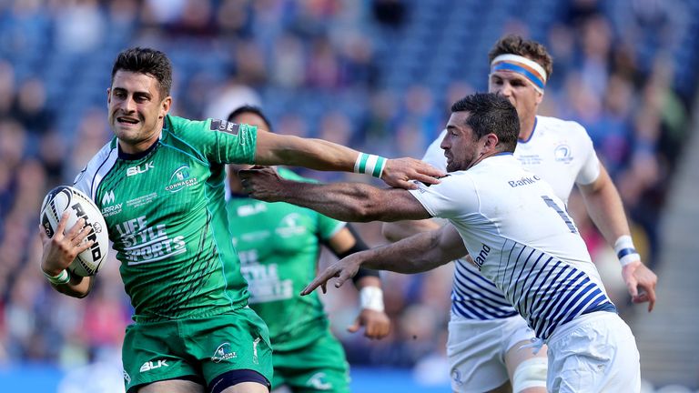 Connacht's Tiernan O'Halloran beats Rob Kearney of Leinster to score a try