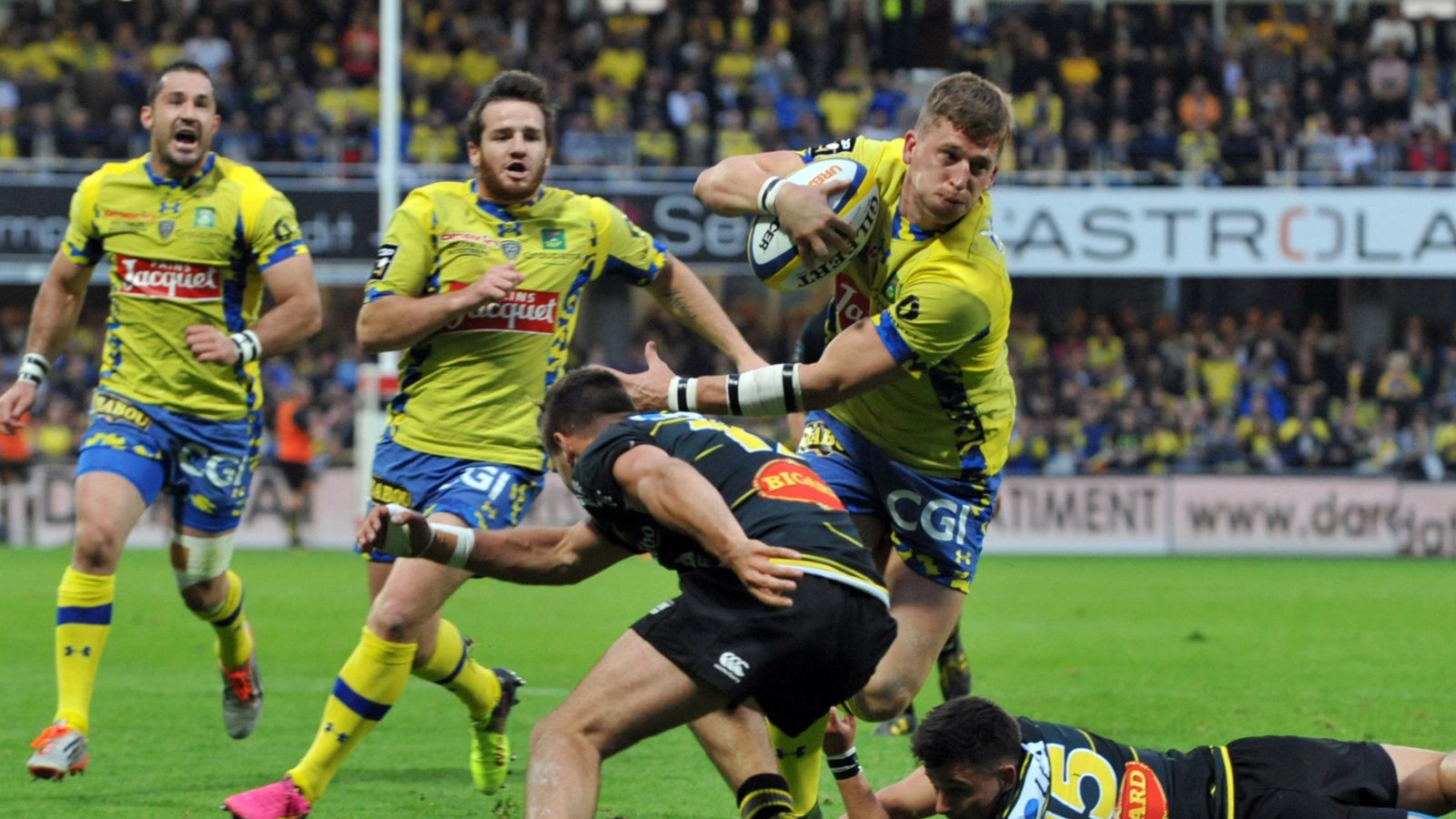 Top 14 Toulon join Clermont in semifinals, Montpellier and Racing 92