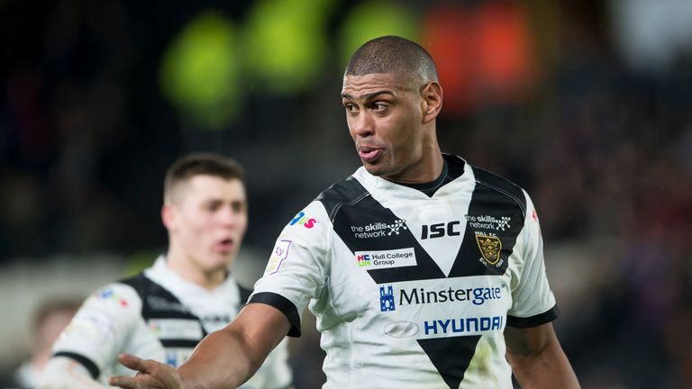 Leon Pryce starred in the victory that kept Hull FC at the summit of the Super League table