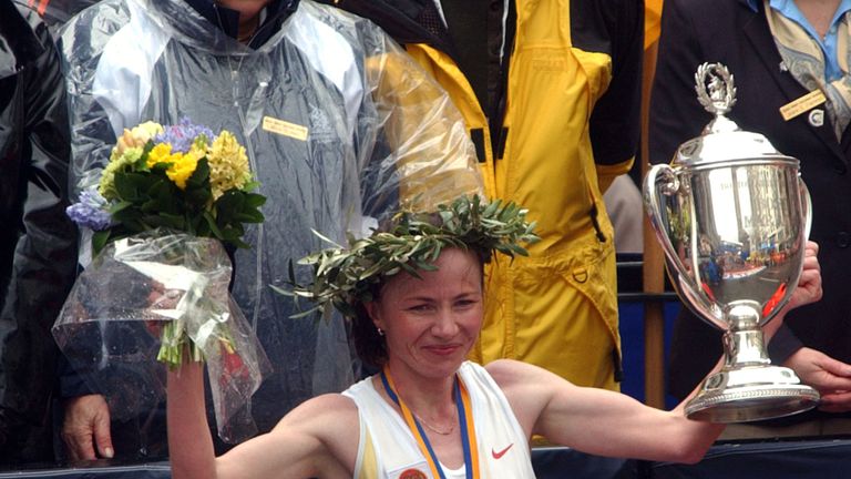 Lidiya Grigoryeva raises her trophy in victory after winning the Boston marathon in 2007
