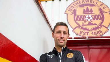 Image of Scott McDonald has snubbed Hibs to sign new Motherwell contract. 