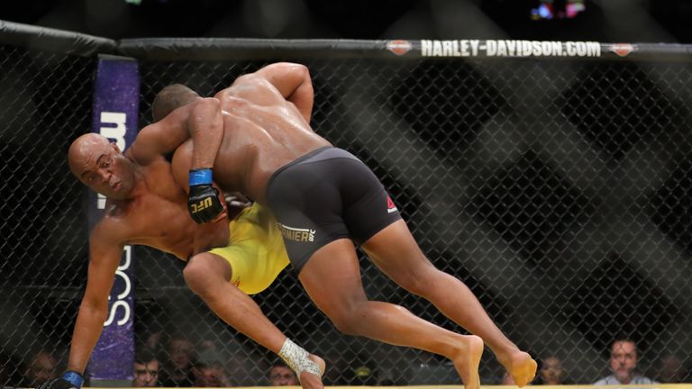 Brock Lesnar defeats Mark Hunt on return at UFC 200 | MMA ...