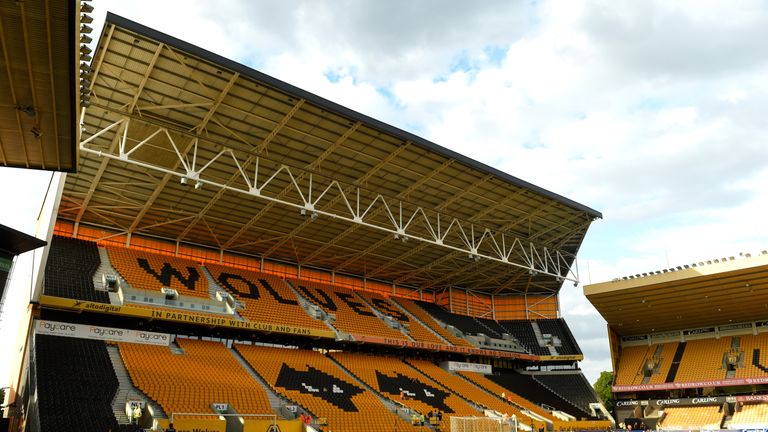 Goalkeeper Jack Ruddy has arrived at Molineux on a two-year contract from Bury