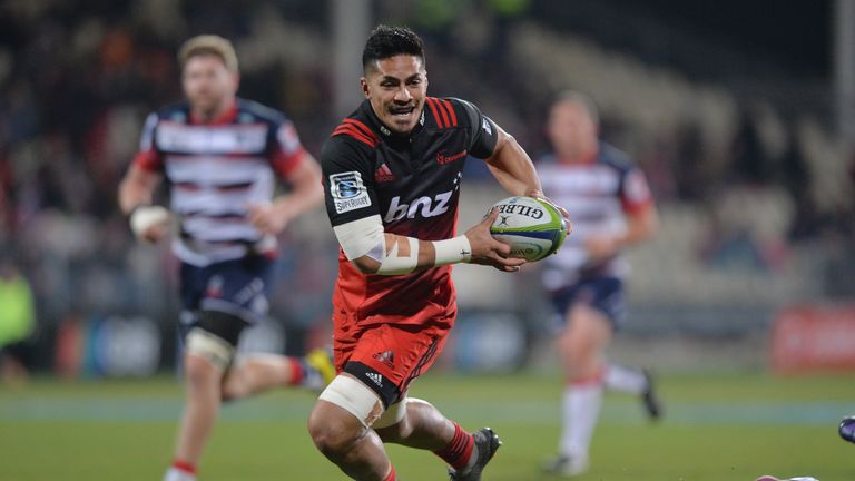 Pete Samu runs through the Rebels' defence to score