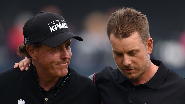 Henrik Stenson produced a record-breaking performance to hold off Phil Mickelson