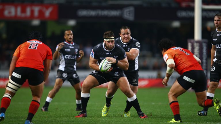 Thomas du Toit on the charge for the Sharks