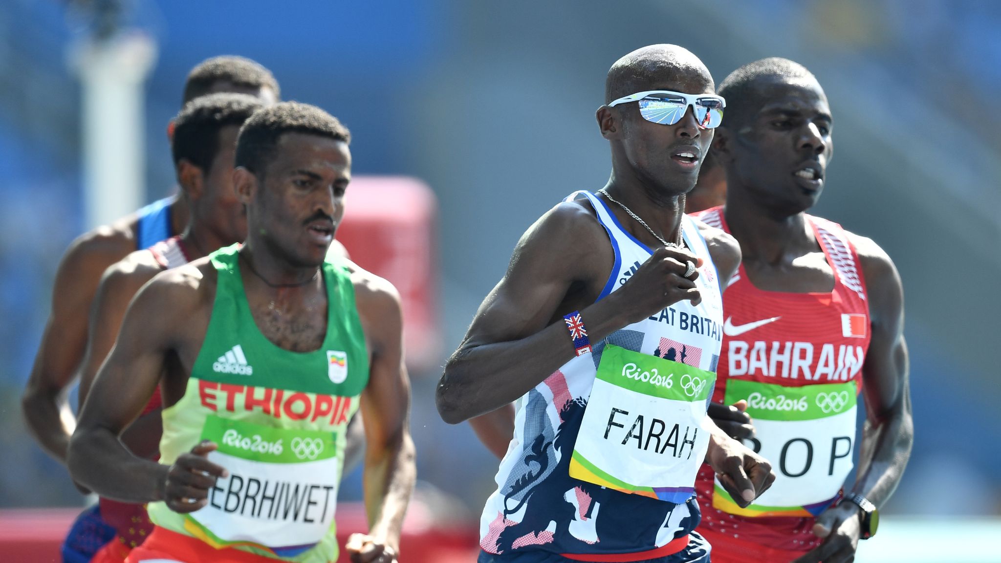 Mo Farah Qualifies For 5 000m Final After Another Scare At Rio Games Olympics News Sky Sports