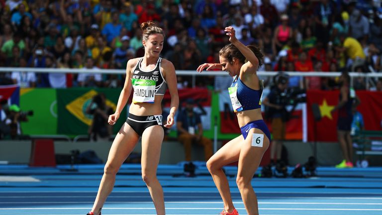 D'Agostino's injury becomes apparent to Hamblin