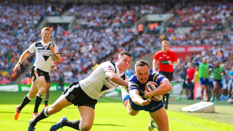Warrington's Ben Currie scores a try in the 2016 Challenge Cup Final